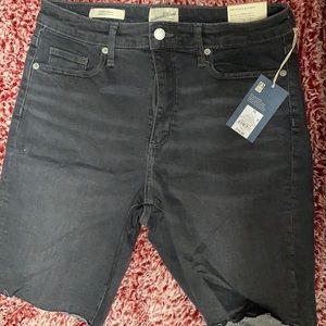 never worn high-rise Bermuda shorts